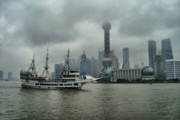 Foggy ^ rainy day Shanghai China panoramio 1
